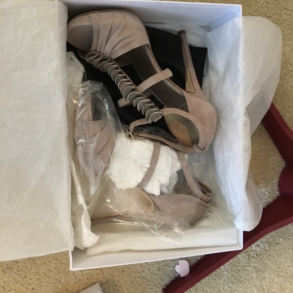 BNIB Versace sandal - size 9.5 - Picture 6 of 13